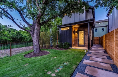 MLK Apartment | New Modern home - East ATX Gem and 5 Mins to DT