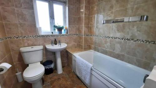 Clearbrook House | New - Modern Home from Home, 3 bedrooms, 2.5 bath