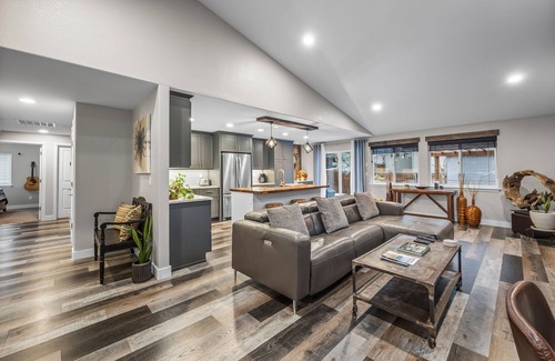Southwest Bend House | New! Modern Home ~ Hot Tub ~ Close to Old Mill & Trails!