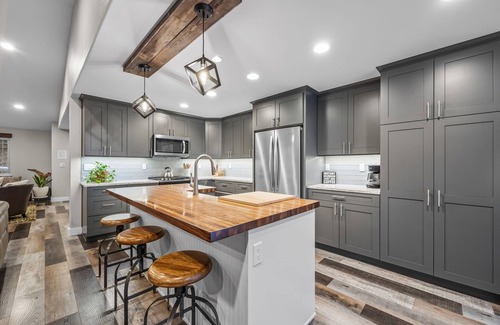 Southwest Bend House | New! Modern Home ~ Hot Tub ~ Close to Old Mill & Trails!
