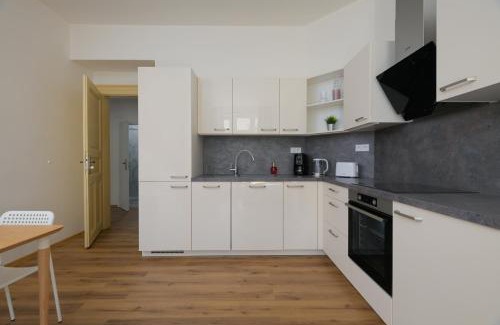 Vrsovice Apartment | New&Modern home in Vibrant area near Centre!