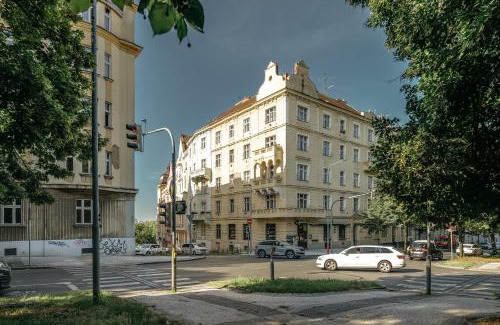 Vrsovice Apartment | New&Modern home in Vibrant area near Centre!