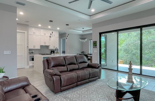 Warm Mineral Springs House | New Modern Home on Warm Mineral Springs. 20 min drive to various Florida beaches