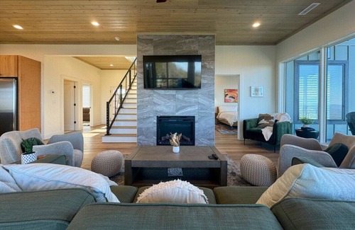 Sevierville House | New! Modern Home - Panoramic Views of the Smokies!