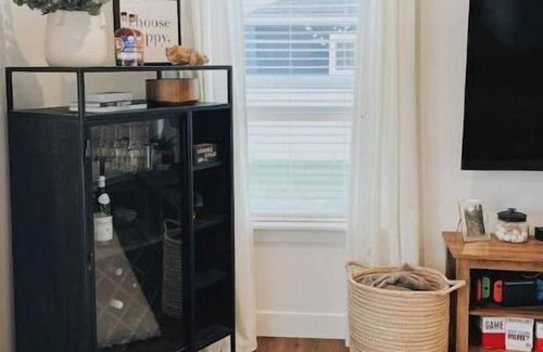 Springville House | NEW! Modern Home, Room to Relax