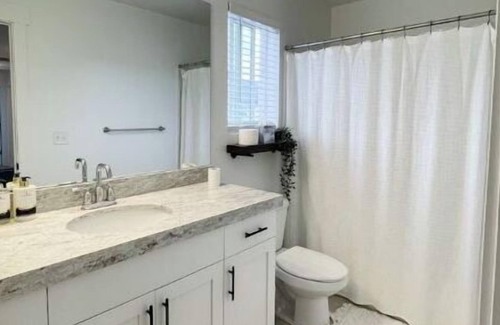 Springville House | NEW! Modern Home, Room to Relax