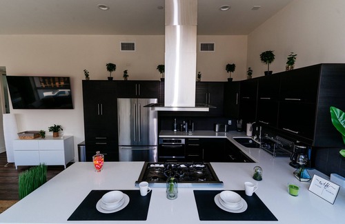 Simi Valley House | New Modern Home w/Patio Deck View - Close To Beach
