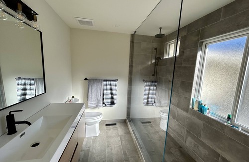 Napa House | NEW - Modern, Light-filled Sanctuary in the Heart of Napa!