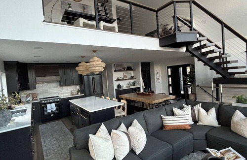 Howard Cabin | NEW Modern luxury 4-bedroom Aframe with WiFi and HOT TUB in Howard