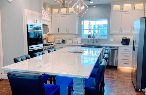 Plano Villa | New Modern Luxury Villa with 5 bedrooms w/three King beds & Heated pool and Spa