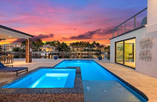 South Lake House | New Modern Mansion on Water w/Dock/Billiards