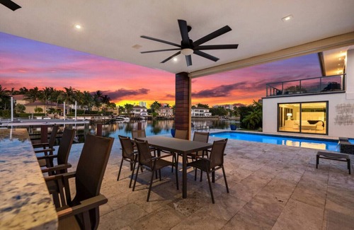 South Lake House | New Modern Mansion on Water w/Dock/Billiards