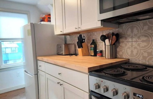 Winooski Apartment | NEW Modern-Mini: parking. downtown Winooskinnn