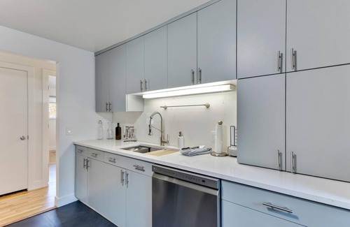 Murray House | NEW! Modern Mountain 5BR Getaway, 15-40 minutes from 7 ski resorts Sleeps 12