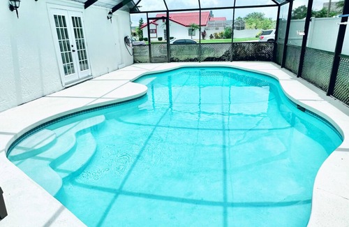 Buena Ventura Lakes House | New Modern Oasis with private pool near MCO Airport, Disney and Amusement Parks!