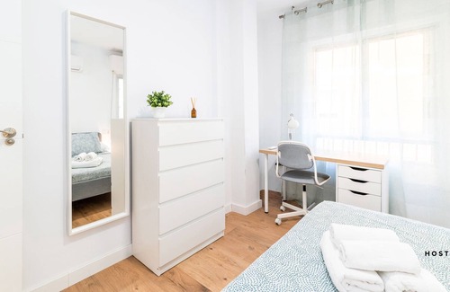 Plaza de Toros-Doctores-San Lazaro Apartment | NEW Modern Plaza de Toros Condo with WiFi+Netflix
