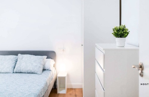 Plaza de Toros-Doctores-San Lazaro Apartment | NEW Modern Plaza de Toros Condo with WiFi+Netflix