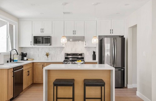 The Plaza House | *New* modern pool home + 5 mi to beach + sleeps 14