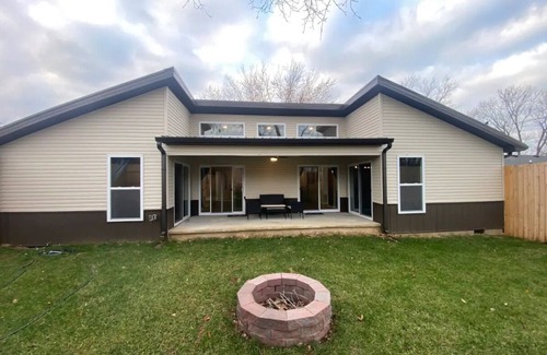 Clarksville House | New modern ranch close to base
