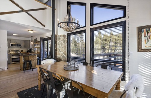 Blue River House | New Modern Renovation - Hot Tub, Huge Deck, Mountain Views, Fast Wifi & More!