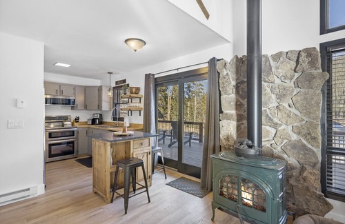 Blue River House | New Modern Renovation - Hot Tub, Huge Deck, Mountain Views, Fast Wifi & More!