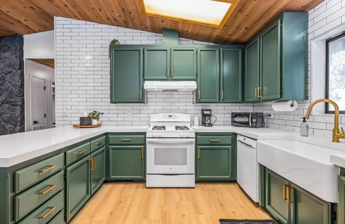 Cold Springs Cabin | New- Modern Retreat- 4 miles to Pinecrest Lake! EV Charger!