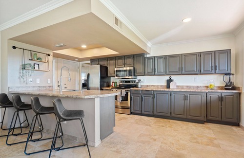 Raskin Estates House | NEW! Modern Spacious lux home in Kierland w/pool & hot tub, billiards & arcade