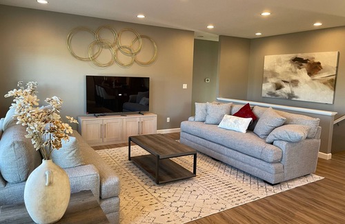Cedar Falls House | New modern style large family home.n5 bed 3 bath with plenty of living space.