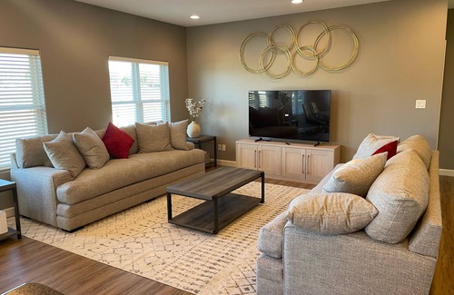 Cedar Falls House | New modern style large family home.n5 bed 3 bath with plenty of living space.