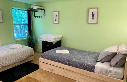 North End Apartment | NEW! Modern & Stylish Perfect for Families and Groups, #4