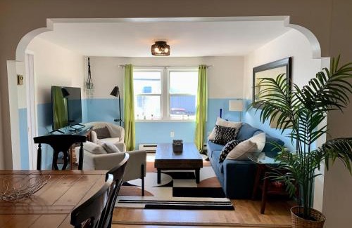 North End Apartment | NEW! Modern & Stylish Perfect for Families and Groups, #4