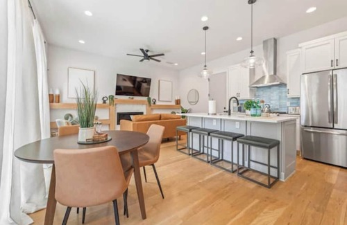 Old Fourth Ward House | New Modern Town-Home with Rooftop/City Views