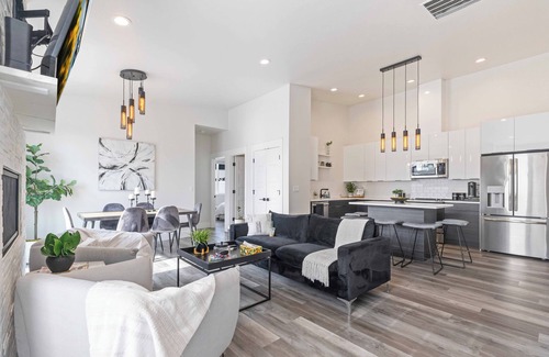 Coeur d'Alene House | New Modern Townhome- downtown CDA-minutes to waterfront, restaurants, and shops!