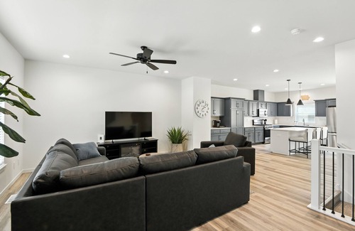 Weber House | NEW! Modern Townhome Retreat in Prime Location