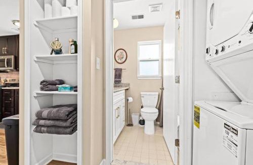 Roseville Apartment | New! Modern Upper Flat near Downtown Roseville