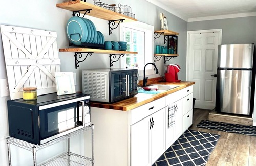 Blairsville House | NEW Modern upstairs barn loft