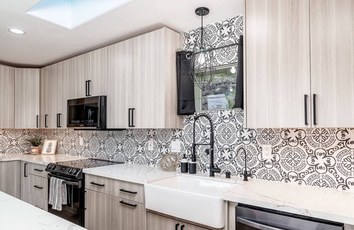 Liliha - Kapalama House | New Modern Urban Hillside Home --Long Term Option