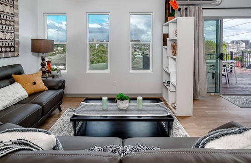 Liliha - Kapalama House | New Modern Urban Hillside Home --Long Term Option