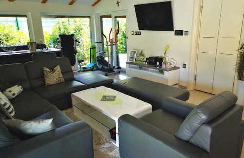 Pula House | New, modern vacation home* Close to the sea - quiet location with pool - pure nature