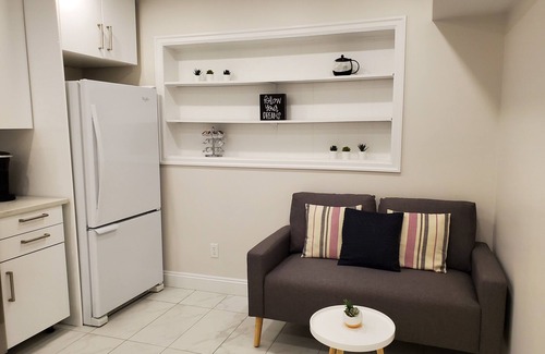 Marpole House | NEW Modern Van 1BR Suite~Close to Skytrain&Airport
