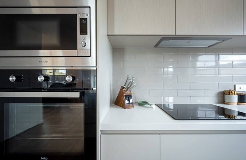 Warrane House | NEW Modern Villa, 2 Bed/Bath-10min Airport/CBD