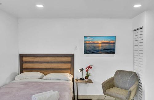 Royal Poinciana House | New & Modern W 2 Beds Mins To Beach & Casino #21b