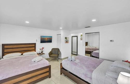 Royal Poinciana House | New & Modern W 2 Beds Mins To Beach & Casino #21b