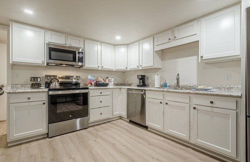 Loma House | NEW! MoJoe: New Build Close to Biking Trails