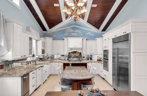 New Town House | NEW monthly LISTING: 3000+ SQUARE FOOT HOME 0N OVER 1/4 ACRE POOL SPA AND GARDEN