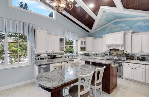 New Town House | NEW monthly LISTING: 3000+ SQUARE FOOT HOME 0N OVER 1/4 ACRE POOL SPA AND GARDEN