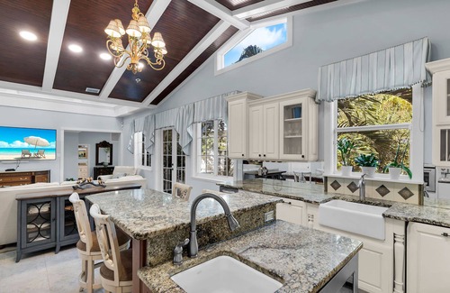 New Town House | NEW monthly LISTING: 3000+ SQUARE FOOT HOME 0N OVER 1/4 ACRE POOL SPA AND GARDEN