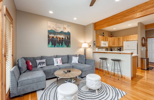 McHenry House | New! Mountain Hygge: Lake Area, Hot Tub!