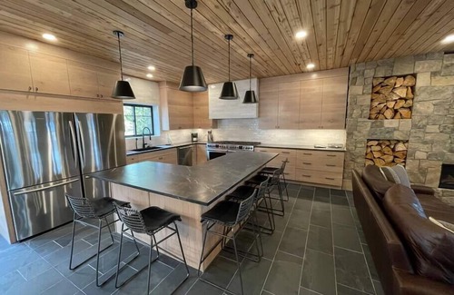 Island Park Cabin | New Mountain Modern Cabin 25 min from Yellowstone