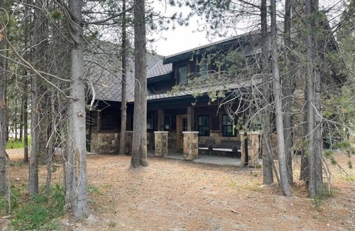 Island Park Cabin | New Mountain Modern Cabin 25 min from Yellowstone